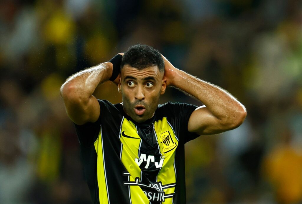 حمد الله يجمد التعاقد مع فريق التعاون بسبب الخلاف حول الراتب ويتفاوض مع نادي الشباب