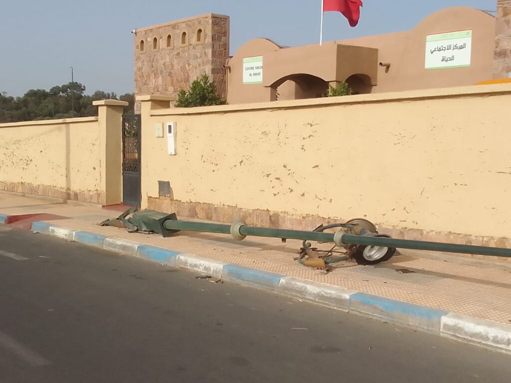 سقوط عمود كهربائي بسيدي بوعثمان يثير التساؤلات حول مسؤولية الجماعة المحلية