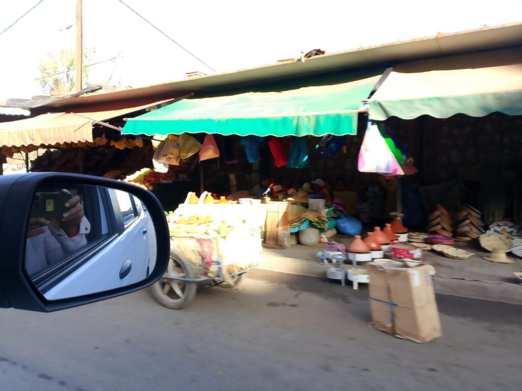 بني ملال: استياء الساكنة من استغلال الملك العمومي وغياب سوق نمودجي قرب محطة الطاكسيات الكبرى