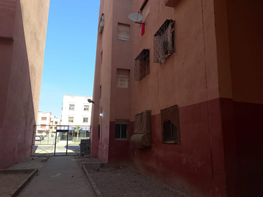 سيدة بتامنصورت تتعرض لإهانة وصدمت الجميع… هل القانون يحميها؟