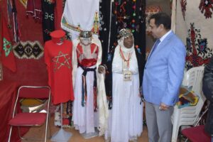 عامل إقليم طاطا يزور معرض المنتوجات التقليدية بفم زكيد ويشيد بالمبادرات المحلية