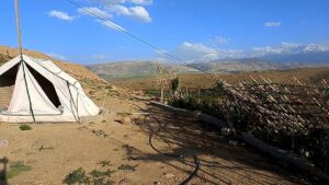 زلزال الحوز… ورش إعادة إعمار يتوقف فجأة ومسـنّ مئوي يواجه قسوة الخيام في انتظار الإنصاف 